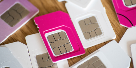 С 1 сентября 2026 года российским операторам связи запретят покупать иностранные сим-карты