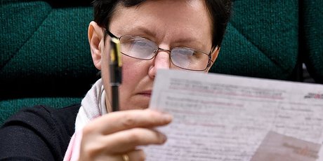 Заграницей или за границей? Похудение или похудание? Хлебцы́ или хле́бцы? Проверьте себя