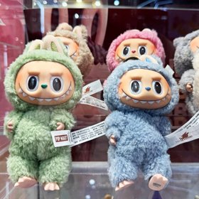 Более $5000 — во столько оценивается игрушка Labubu, выставленная на аукционе Sotheby’s