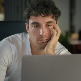 Айтишник из Microsoft умер за рабочим столом из-за переработок