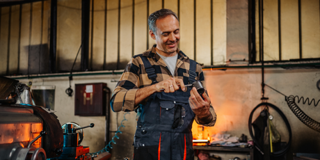 350 тысяч рублей — столько в среднем зарабатывают токари высшего разряда в России