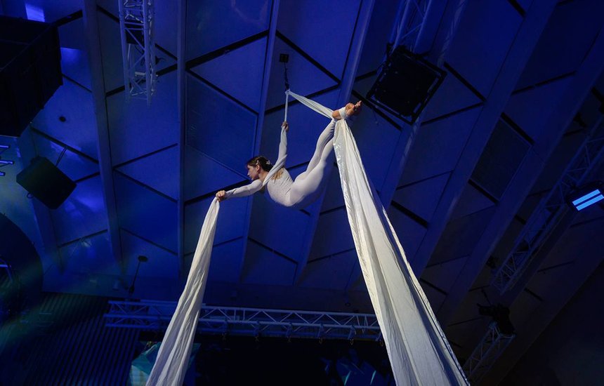 «Если вы ищете сферу, которую точно не заменит ИИ — идите в цирк» : воздушная гимнастка — о работе, зарплате и рисках