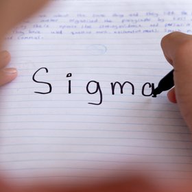 «Гайз, эти траблы — полный кринж». Во Владивостоке Путина научили сленговым словам