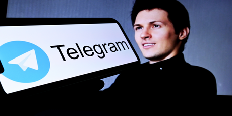 Павел Дуров написал ИИ-трек «Свой Живой Интернет» и опубликовал его под псевдонимом «Дурикович»