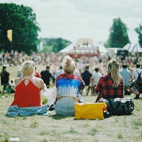Курс дня: создатели Пикника «Афиши» и «Ламбады-маркета» бесплатно учат организовывать фестивали