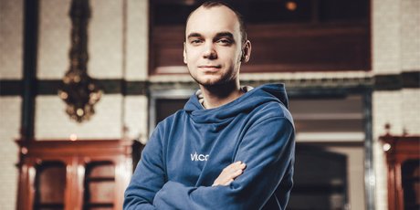 «Курс по машинному обучению я доделывал в хижине на Эльбрусе». Дата-сайентист Анатолий Карпов — о работе в IT и современных методах образования