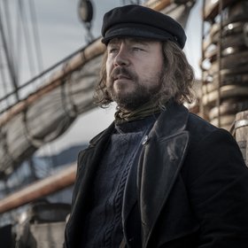 7 мини-сериалов, которые можно успеть посмотреть за майские