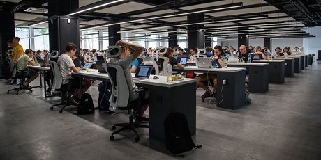 Почему в опенспейсе люди перестают общаться друг с другом