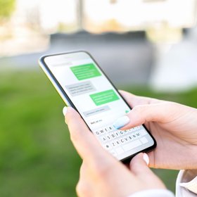 «Это что, мы?». В TikTok появился новый хит – мини-сериал об общении подруг в групповом чате