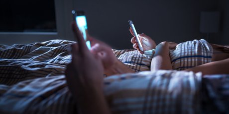 Исследование: как правило «всегда на связи» мешает людям жить, общаться с семьей и детьми