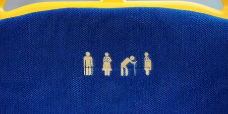 В России предложили штрафовать людей за отказ уступить место беременным в общественном транспорте