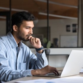 Айтишник из США тайно работает на три компании сразу. Он зарабатывает $368 000 в год и не чувствует вины перед работодателями