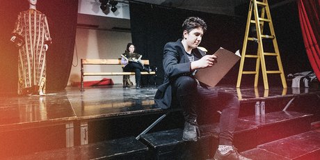 «Режиссеры продают себя художникам, а не наоборот, это мое ноу-хау»: художник-постановщик — о том, как устроена ее работа в театре