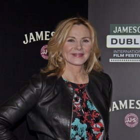 69-летняя звезда «Секса в большом городе» Ким Кэтролл в четвертый раз вышла замуж