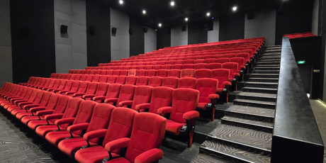 В Абакане 32 человека получили ожог глаз во время просмотра фильма в кинотеатре