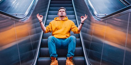 В любой непонятной ситуации медитируй: как включить осознанность в повседневную жизнь