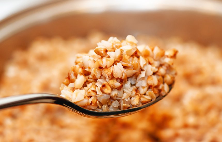 вырезка, посуда, кукуруза, вареный, столовые приборы, узор, украшение, кучара, углеводы, аппетитный, ложка, ложка, вегетарианский, есть, органический, макро, гарнир, ингредиент, текстура, приготовленный, столовая посуда, макробиотический, веганский, ужин, еда, каша, столовая ложка, еда, хлопья, гречка, крупный план, блюдо, фон, закуска, крупа, кучарада, вкусный, посуда;