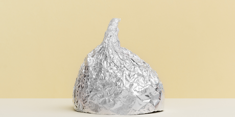 На маркетплейсах продают банданы от магнитных бурь, 5G-излучения и Wi-Fi