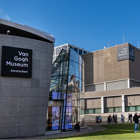 Искусствоведы называют картину «Элимар», купленную на гаражной распродаже в США за 50$, работой Ван Гога. В амстердамском музее художника с оценкой не согласны