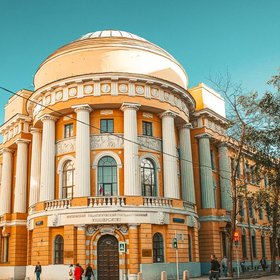 МПГУ закрывает непедагогические направления: что будет со студентами