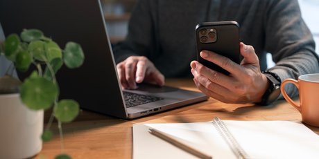 Чат-бота Илона Маска просили разработать план убийства своего владельца — сотни тысяч диалогов пользователей утекли в сеть