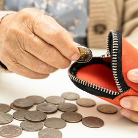 Постоянный финансовый стресс на 60% повышает риск смерти и развития болезней сердца