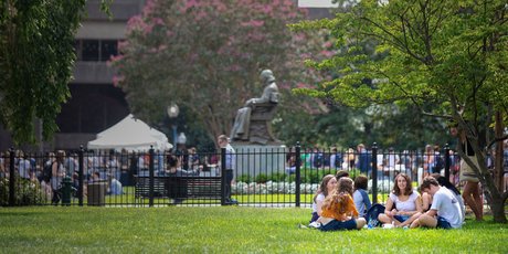 «Я просто по приколу закинула документы». Как поступить в американский университет и учиться бесплатно