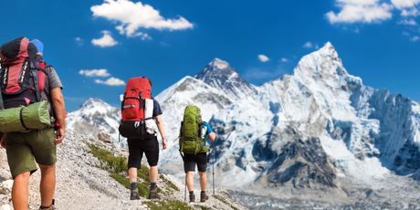 На склоне Эвереста застряли около тысячи человек