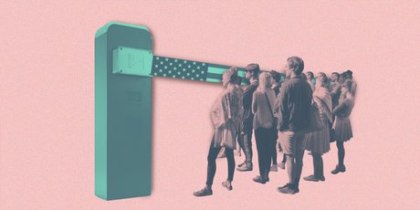 Трамп хочет выгнать из США иностранных студентов, перешедших на онлайн-обучение. Общество его осуждает