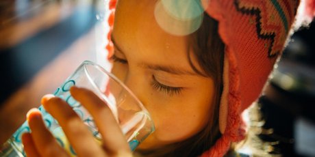 Вода натощак запускает метаболизм? 3 мифа о том, как правильно пить