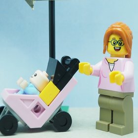 Депутат из Тарусы попросил жительниц города чаще носить мини-юбки "для повышения демографии"