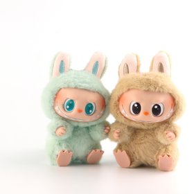 Люди массово сжигают игрушки Labubu из-за сходства с месопотамским демоном