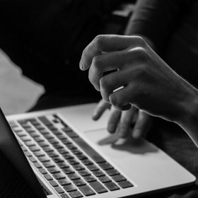 Большинство россиян хотели бы написать книгу или сценарий, но боятся критики