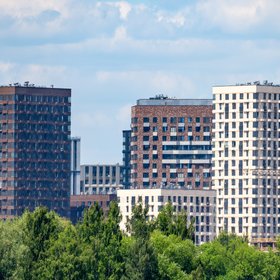 191 тыс. рублей в месяц — минимальная сумма, которую нужно зарабатывать для покупки первичного жилья в ипотеку