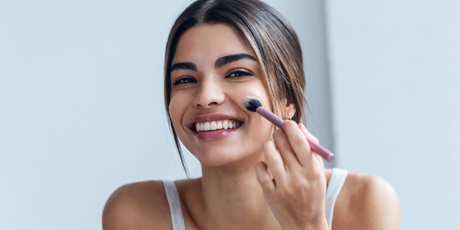 68% женщин делают макияж перед работой