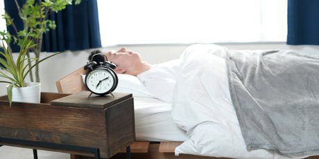 «Жаворонки» счастливее «сов» и реже впадают в депрессию — исследование