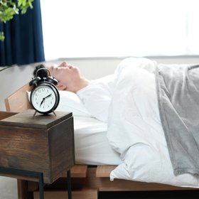 Сомнолог поделилась парадоксальным приемом, который может заставить мозг заснуть