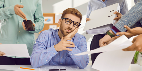 Люди в России жалуются на усталость и выгорание, чтобы им повысили зарплату