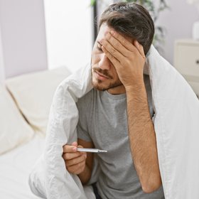 Ученые выяснили, почему мужчины хуже переносят температуру 37,2, чем женщины