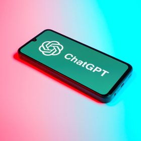 ChatGPT научился делать коллажи с подборками одежды и аксессуаров героев любого фото