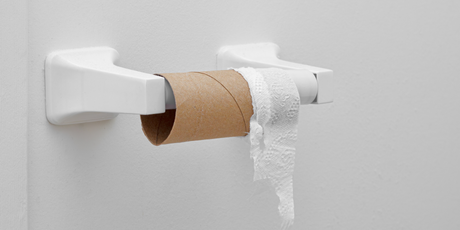 В Китае, чтобы получить туалетную бумагу в новых общественных туалетах, нужно сначала посмотреть рекламу