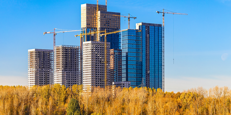 «При нынешней ключевой ставке и росте цен сбор суммы даже на первоначальный взнос по ипотеке займет несколько лет», — депутат Госдумы Александр Аксененко