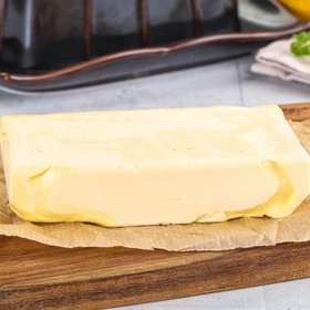 В соцсетях новый тренд: девушки пачками едят сливочное масло