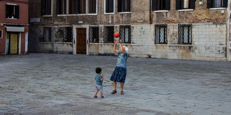 Каждые 66 секунд у кого-то в мире начинается Альцгеймер. Ученые выявили 5 привычек, снижающих риск заболевания