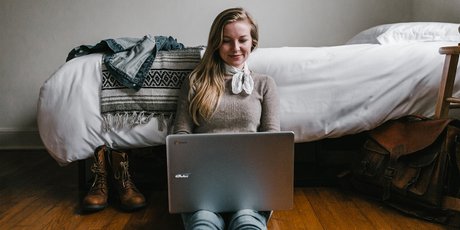Коллеги, меня слышно? Как подготовиться к рабочему видеозвонку, если вы на карантине