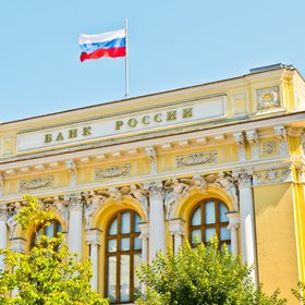 ЦБ 8 декабря снимет ограничения на перевод валюты за рубеж для граждан России и дружественных стран