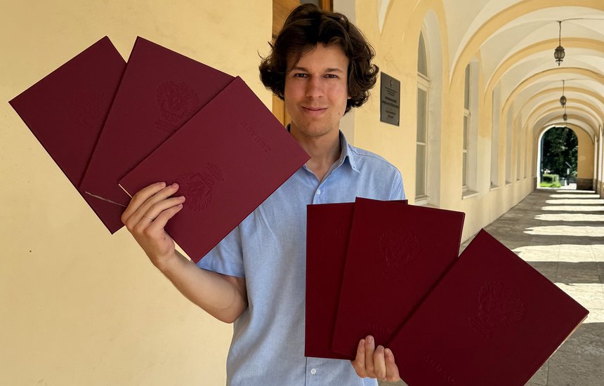 Максимилиан Неаполитанский — популяризатор философии, автор книг, академических публикаций, видеолекций и телеграм-канала «вчемсуть»