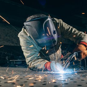 75% зумеров считают, что сидячая работа связана с выгоранием и нестабильностью