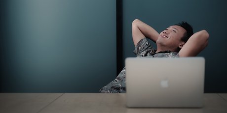 Курс дня: профессор из Йеля учит достигать счастья с помощью науки