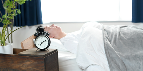 Сомнолог поделилась парадоксальным приемом, который может заставить мозг заснуть